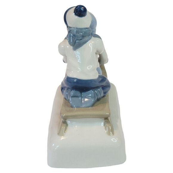 Paul Sebastian Vintage Children On Sled Ride Fine Porcelain Figurine - Picture 4 of 11